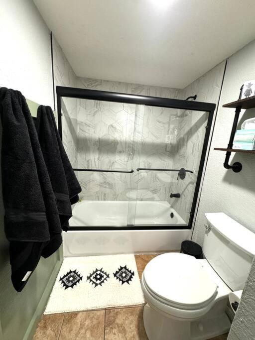 Modern Comfort: Updated Cozy Condo In Indian Point 布蘭森 外观 照片