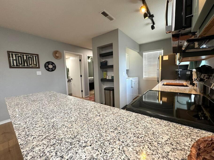 Modern Comfort: Updated Cozy Condo In Indian Point 布蘭森 外观 照片